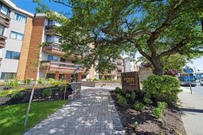 309-1560 Hillside Ave