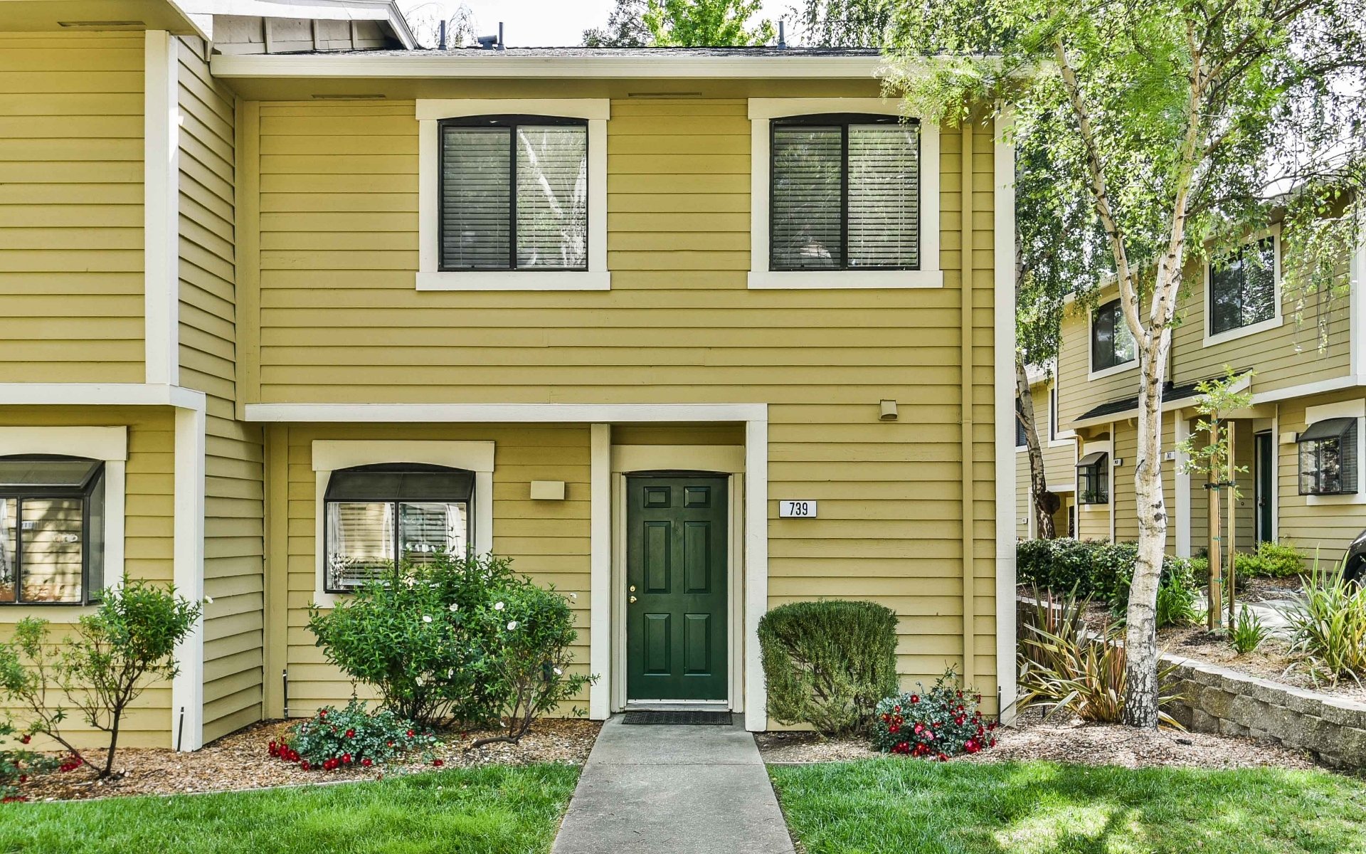 739 Center Ave
