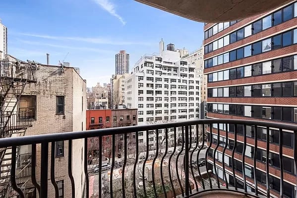 343 East 74th Street Unit: 7B