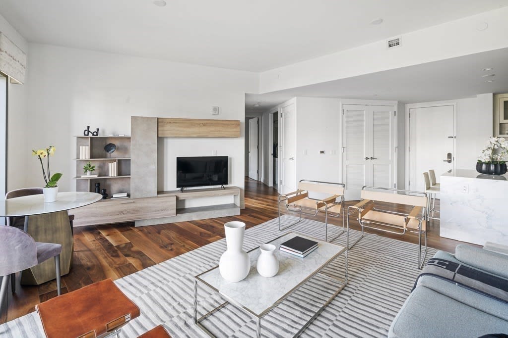 300 Pier 4 Blvd., Unit 2M