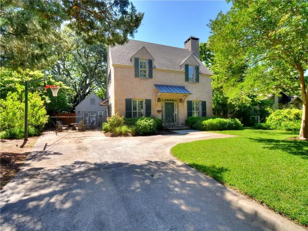 1703 Robinhood Trl