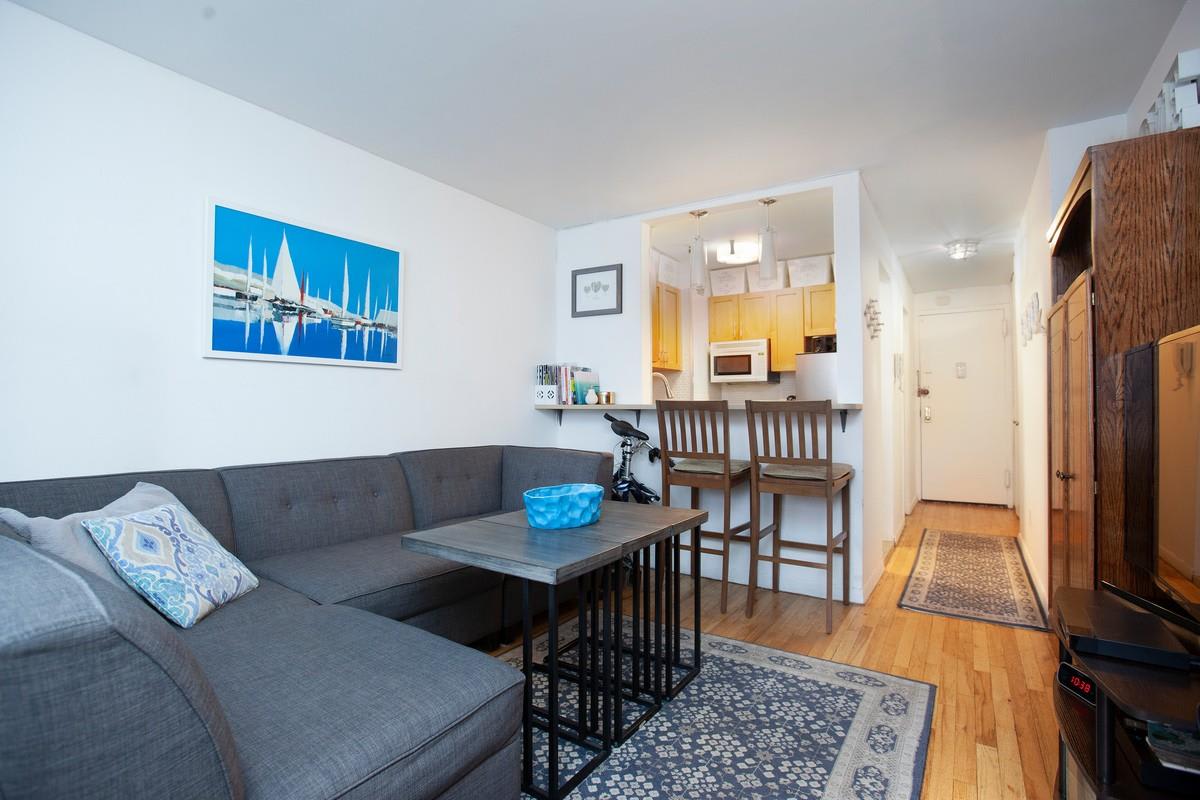 315 W 55th St, Unit 3F