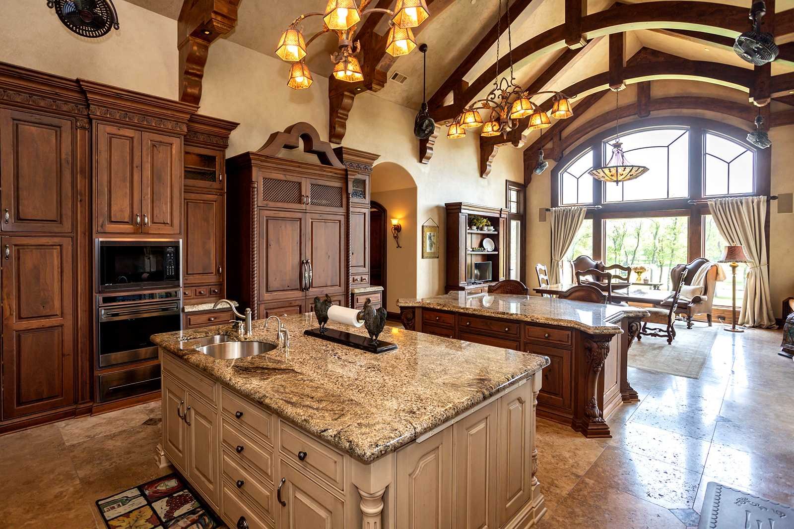2505 NE Bellagio Court
