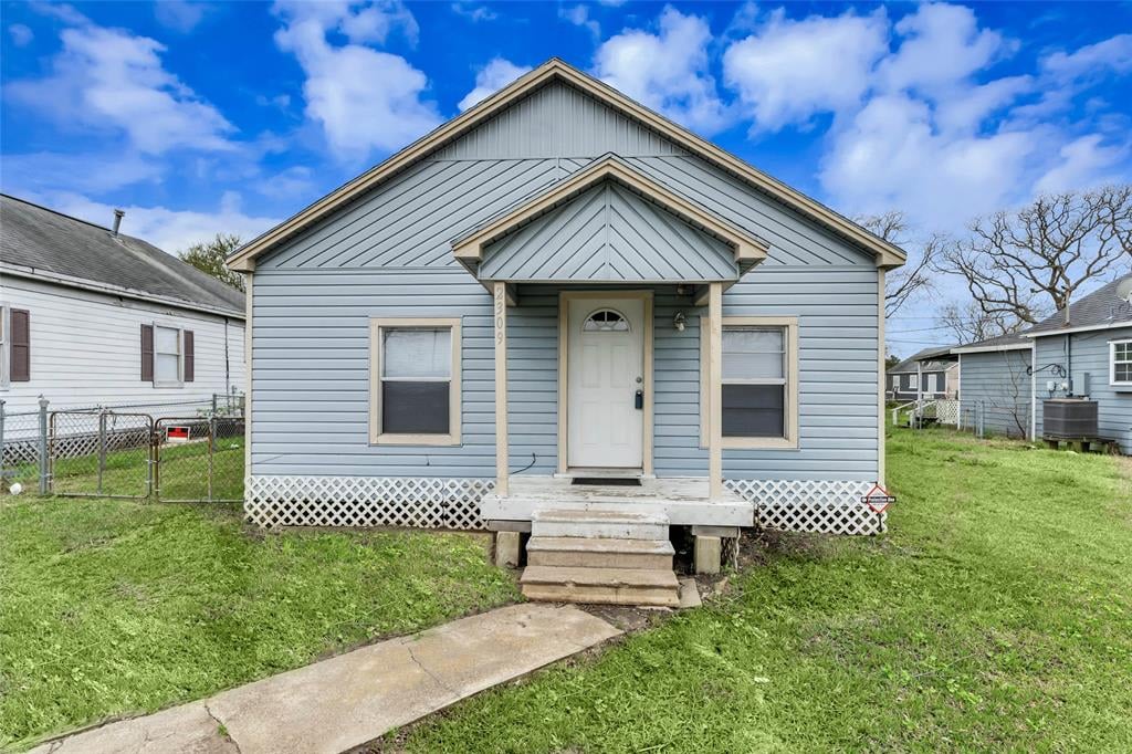 2309 35th Ave N