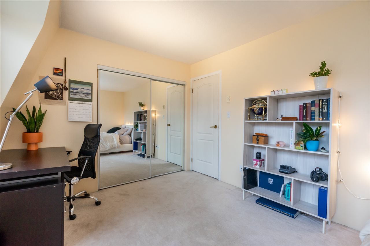 21-1215 Brunette Ave