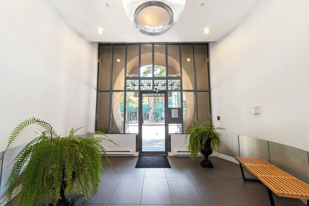 512-1 E Cordova St