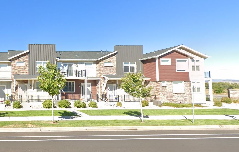 655 Robert St