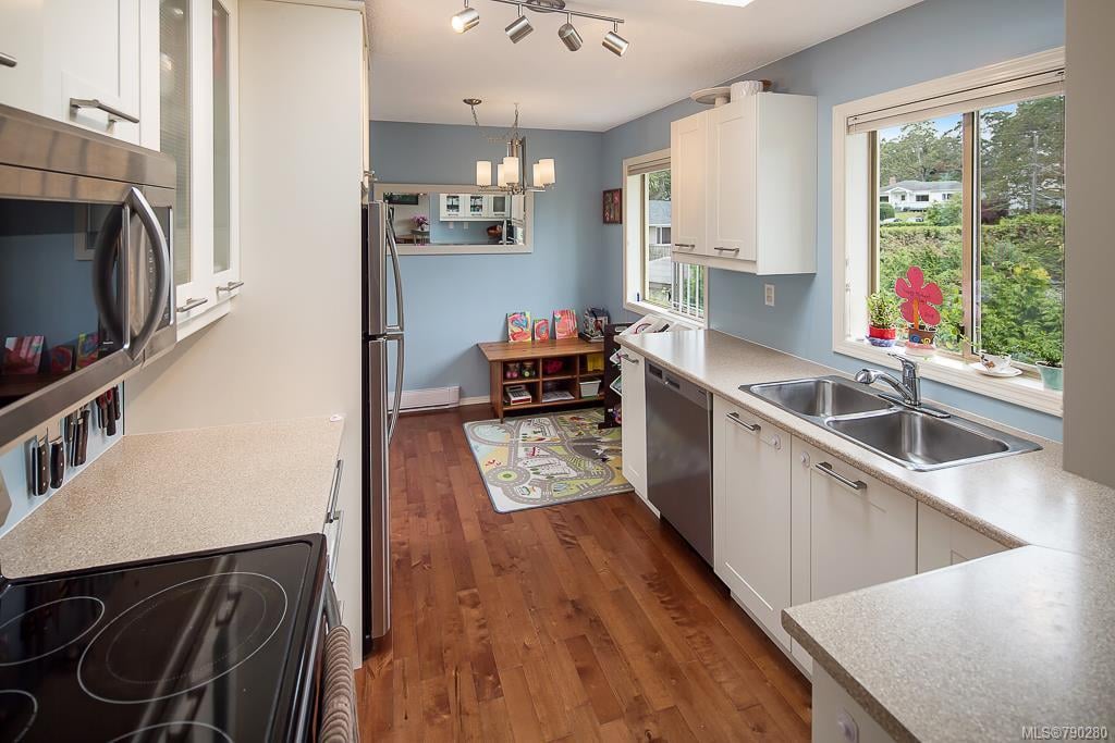 1366 Charles Pl