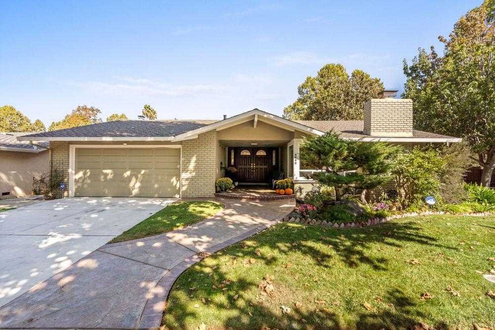 2490 Fairglen DR