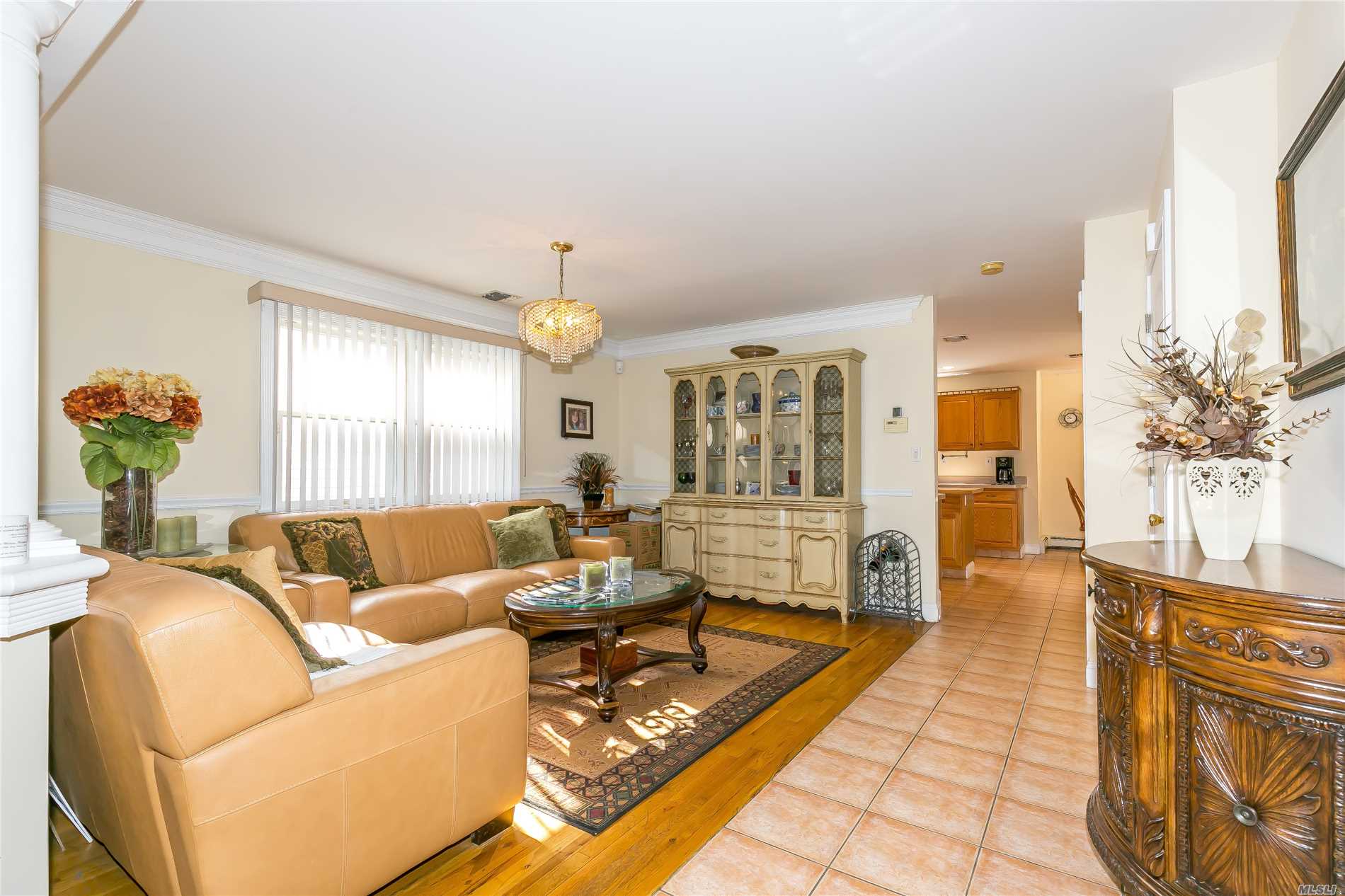 1 Mather Ct, Huntington Station