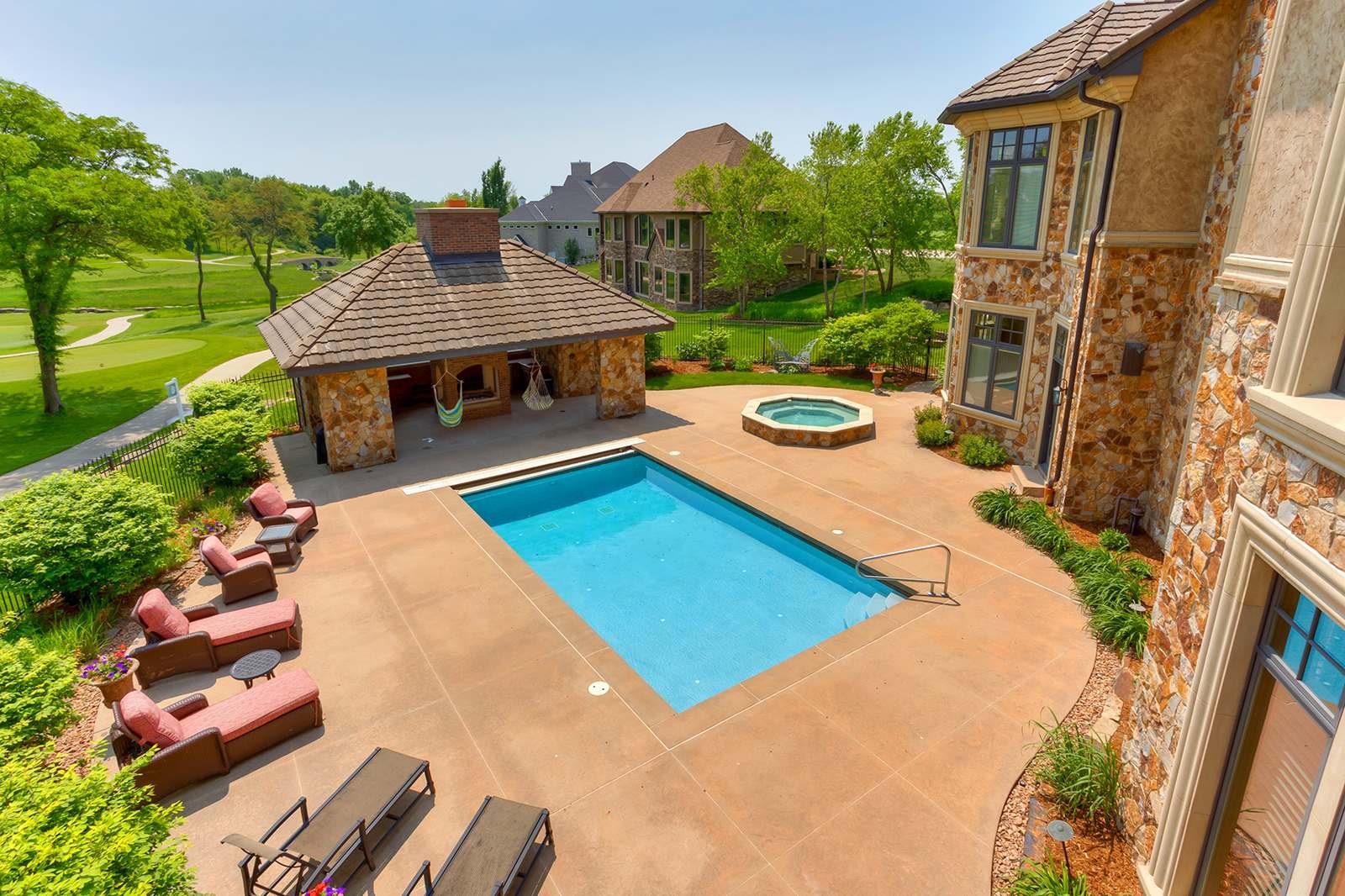 2505 NE Bellagio Court