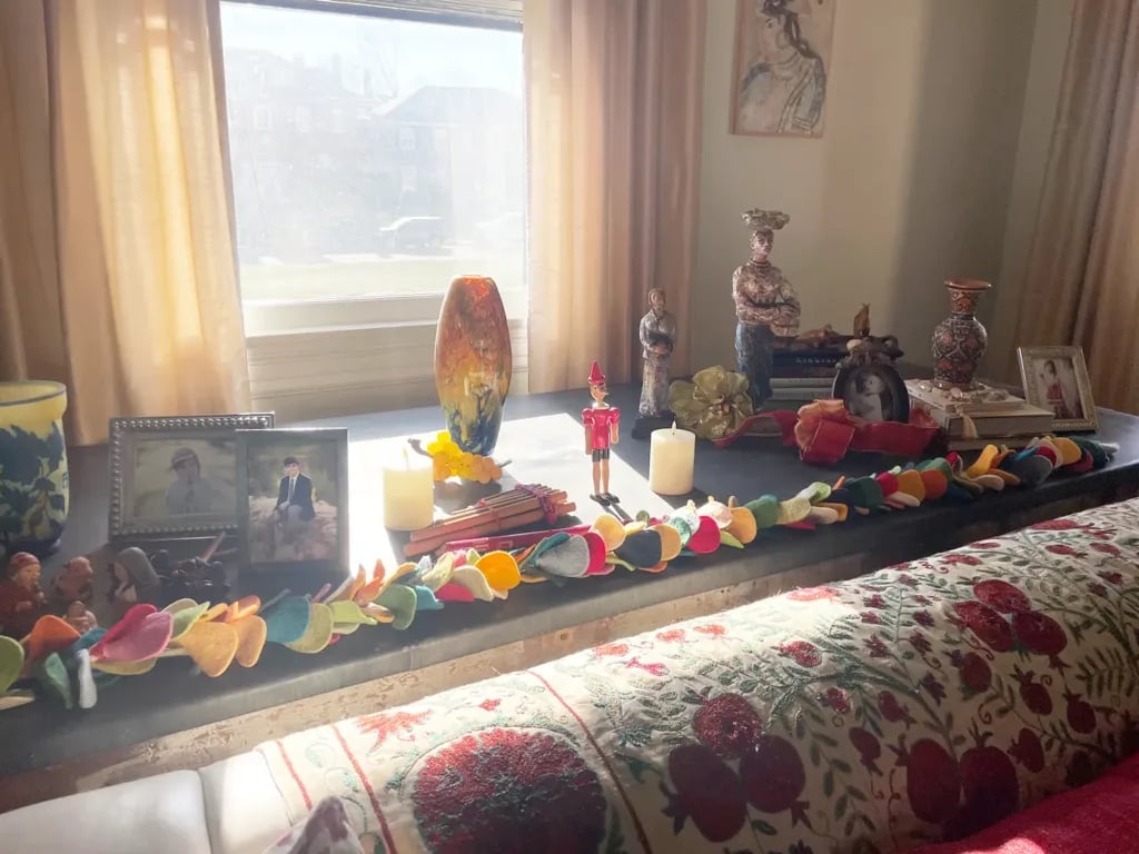 Ask Veronica: What’s your take on displaying family photos in the living room?