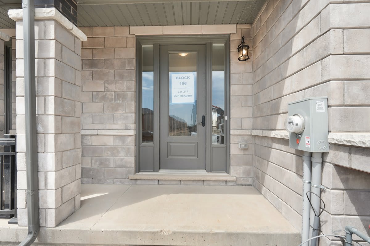 257 Harwood Ave