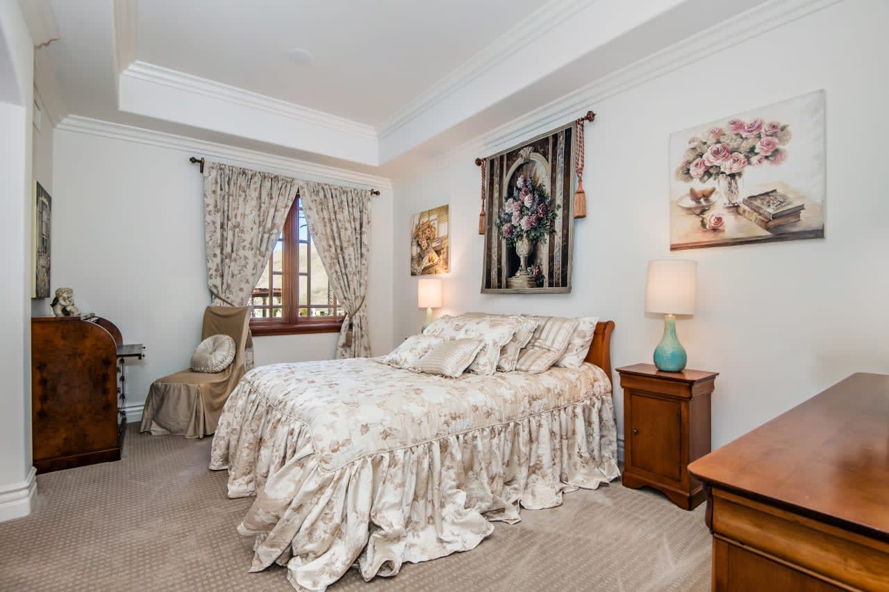 1233 Woodland Grove Ct, Calabasas Real Estate