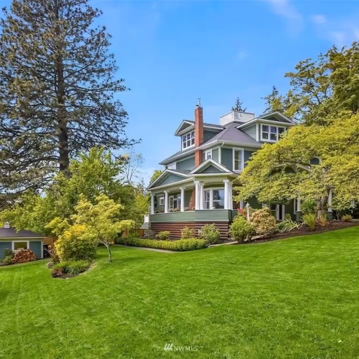 Grand & Historical Home Restored to It's Original 1906 Splendor