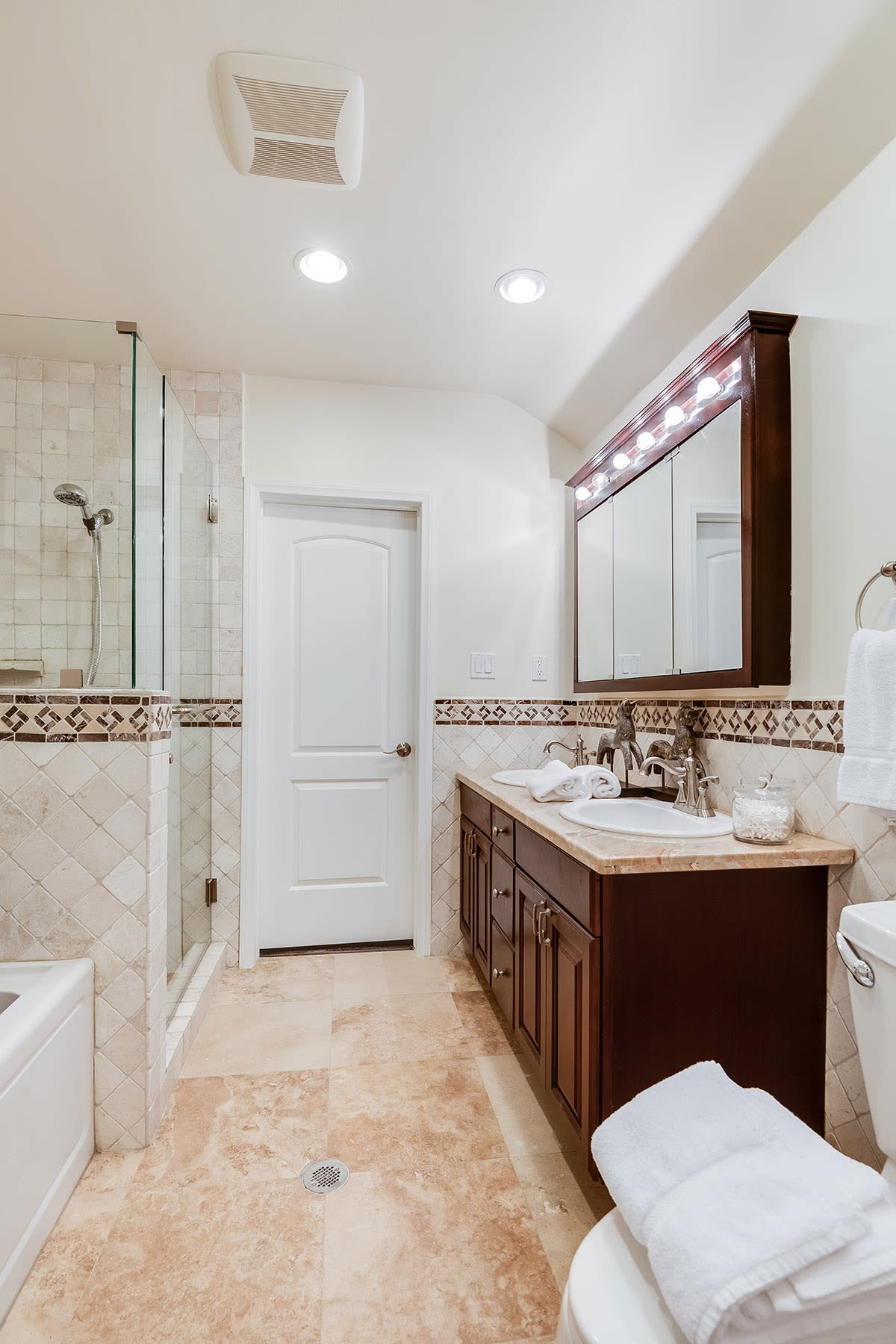 1600 Benedict Canyon Dr