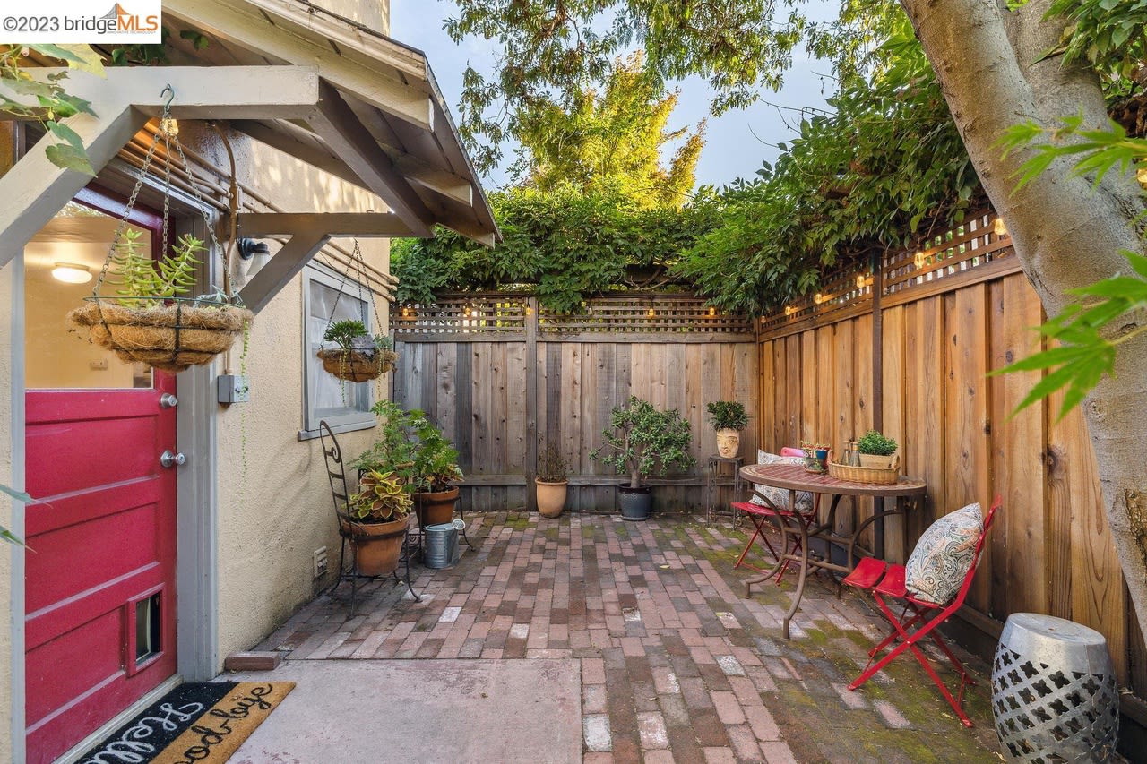 691 Victoria Ct