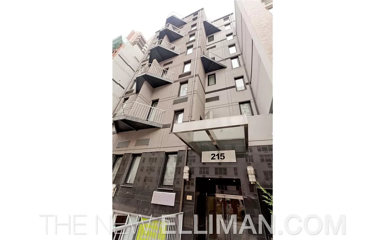 215 East 81st Street Unit: 5D