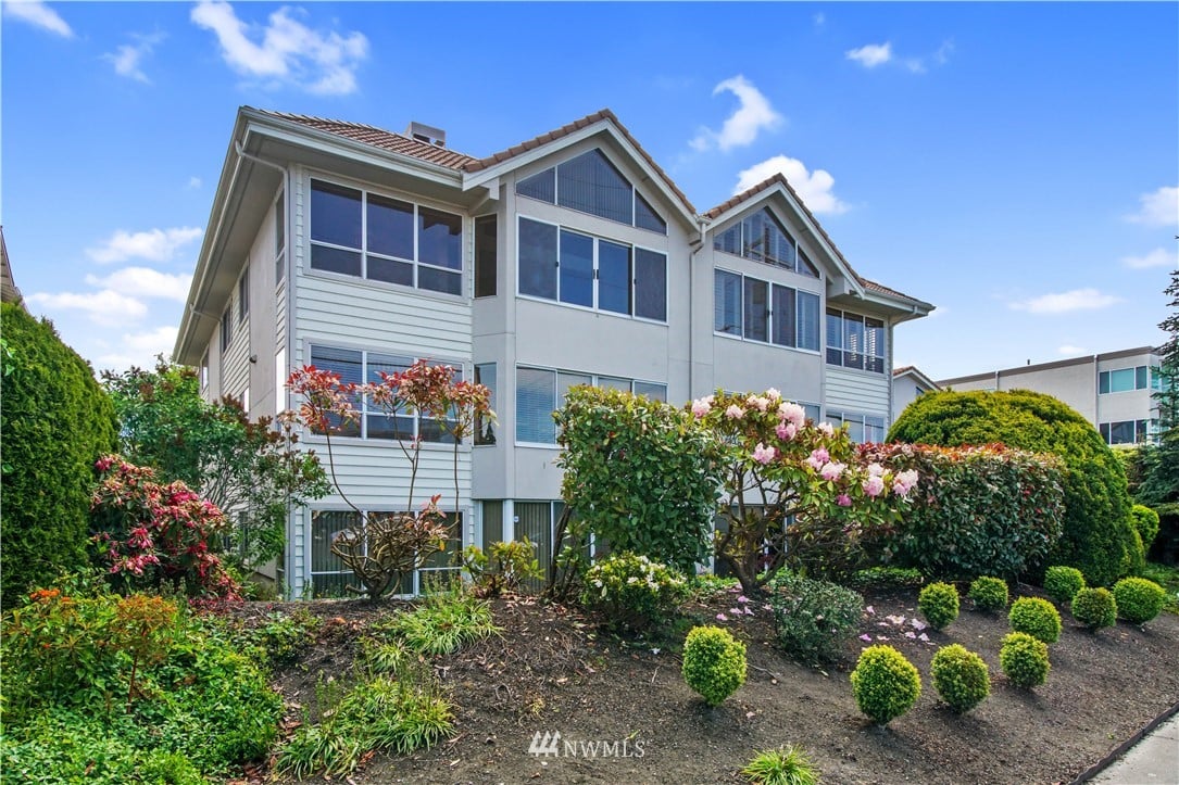 301-233 3rd Ave