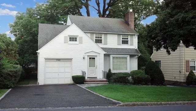 744 Ridgewood Rd