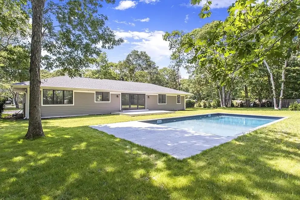 9 Fairline Dr