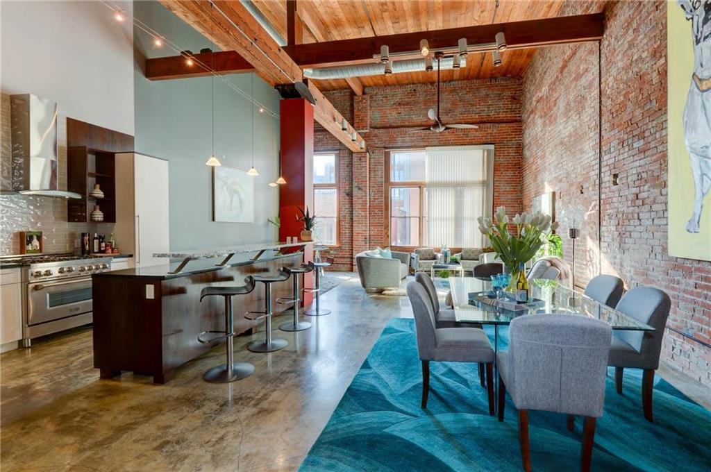 306 W 7th St Unit 304