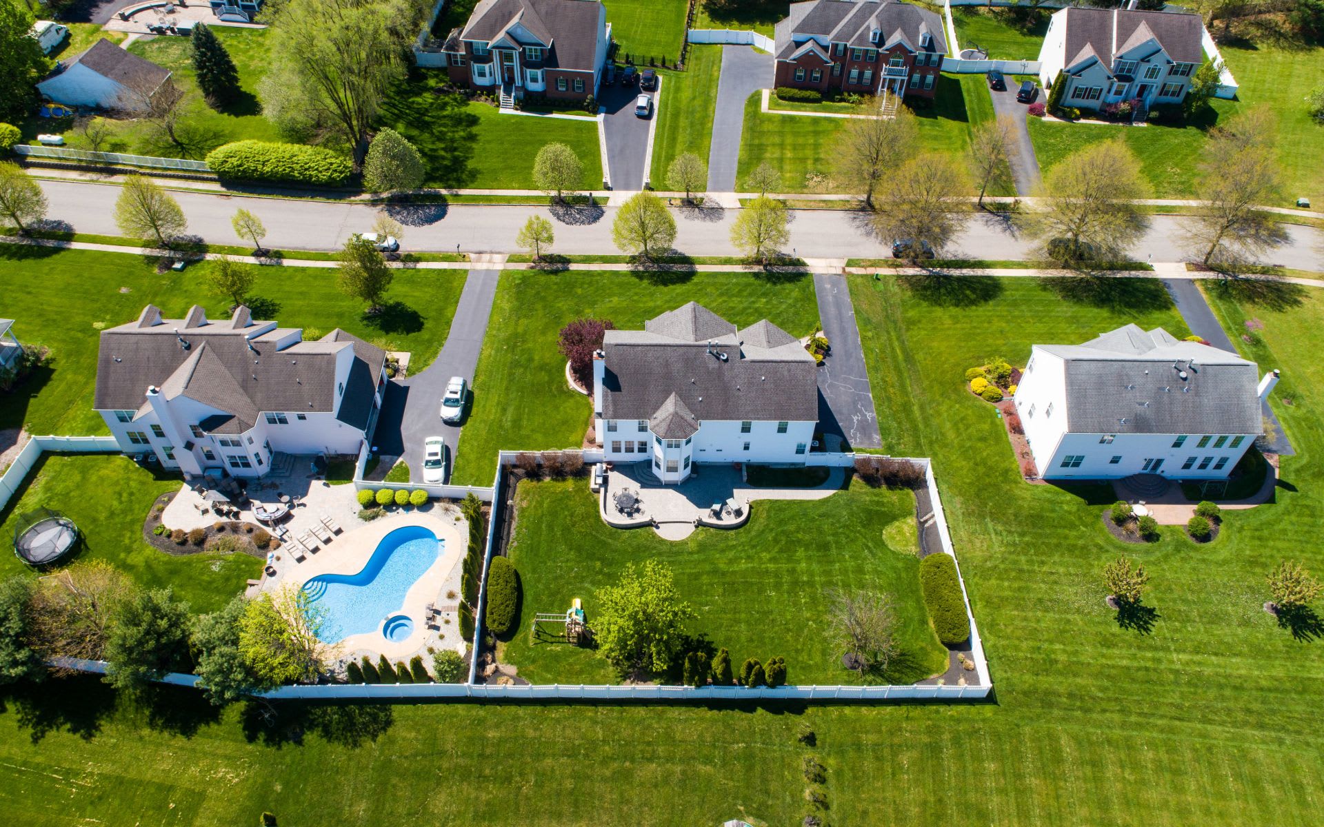 8 SHOREHAM CT