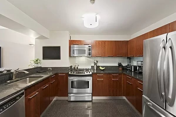 121 E 23rd Street #5D