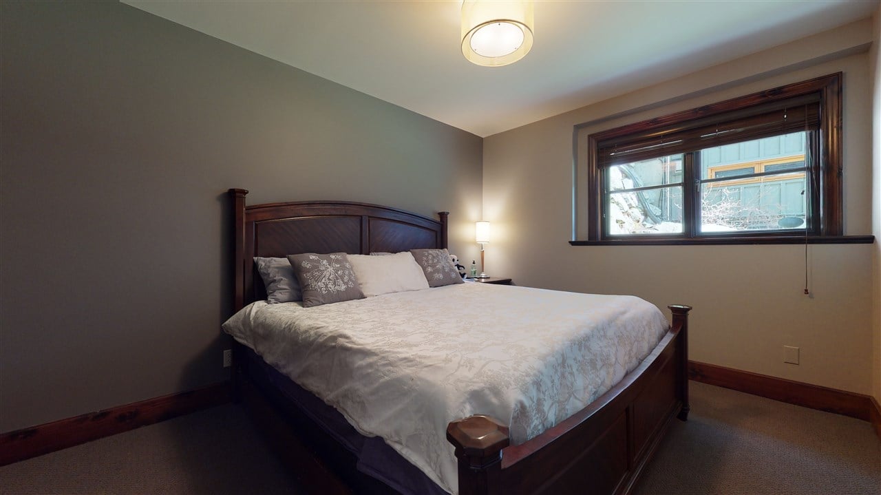 8322 Valley Dr