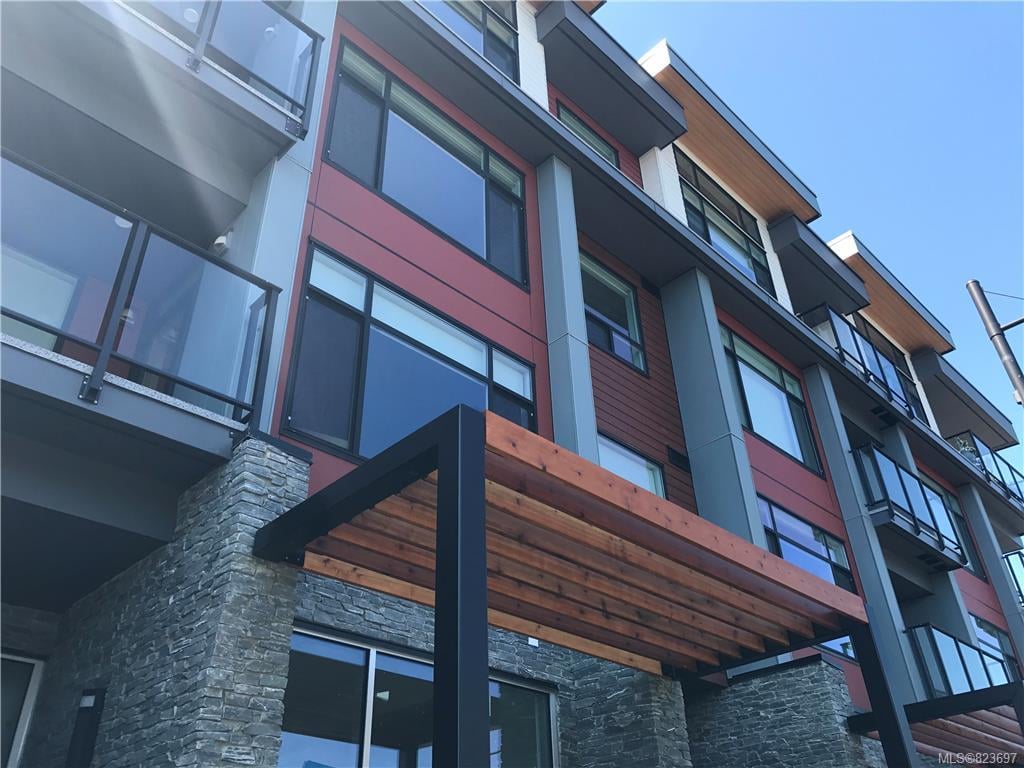 208-7162 W Saanich Rd