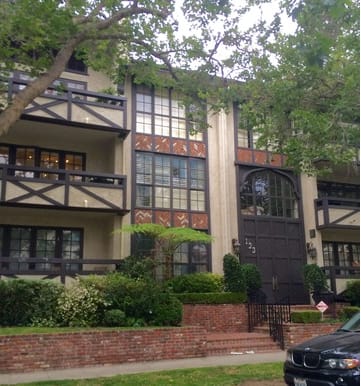 133 S Oakhurst