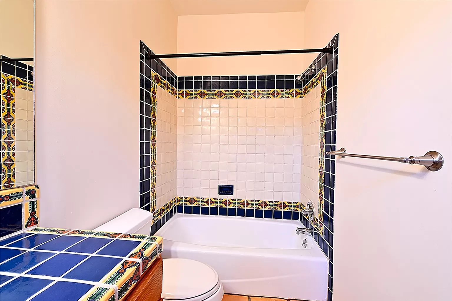3246 La Paz Ln