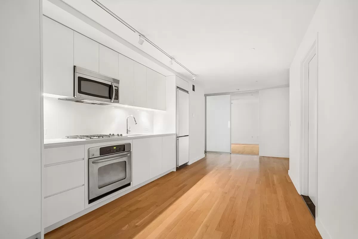 90 William St #16H