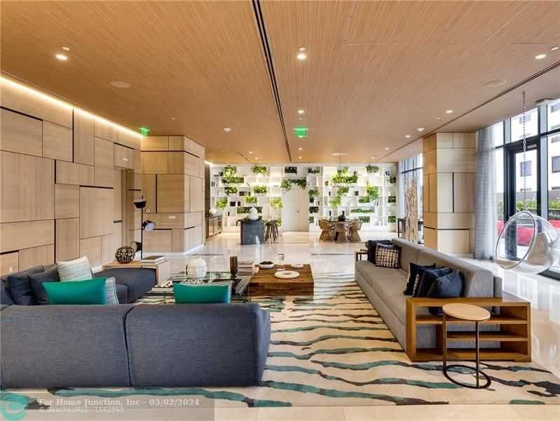 45 SW 9th St #4406