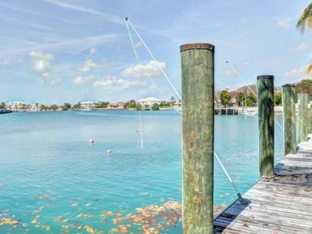 Canalfront Mansion in Port New Providence