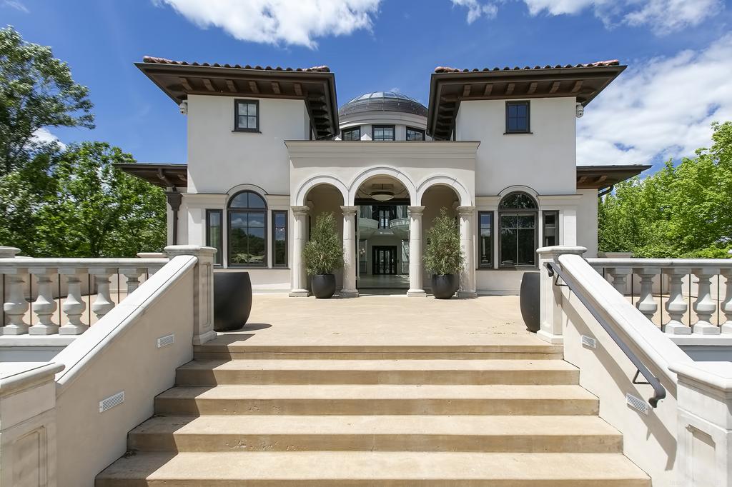 Lake Minnetonka Mansion on the Market for $8.95M