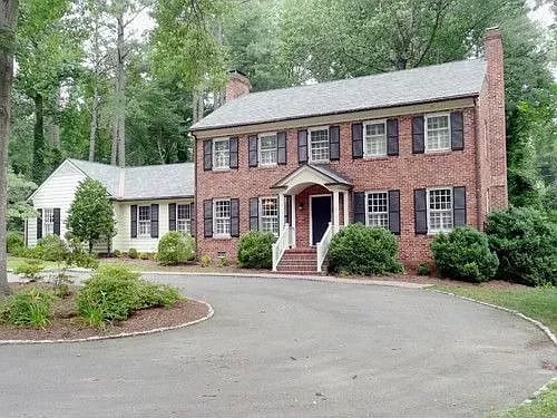108 Woodhall Dr