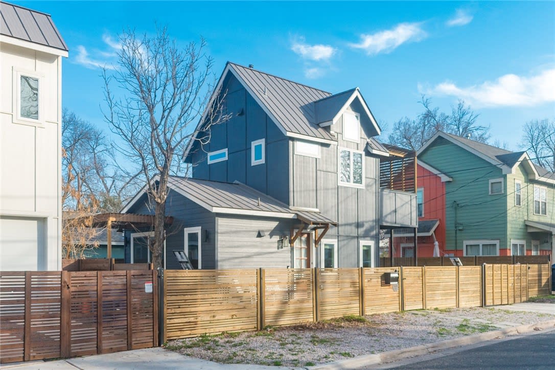 2601 E 4th St Unit #B