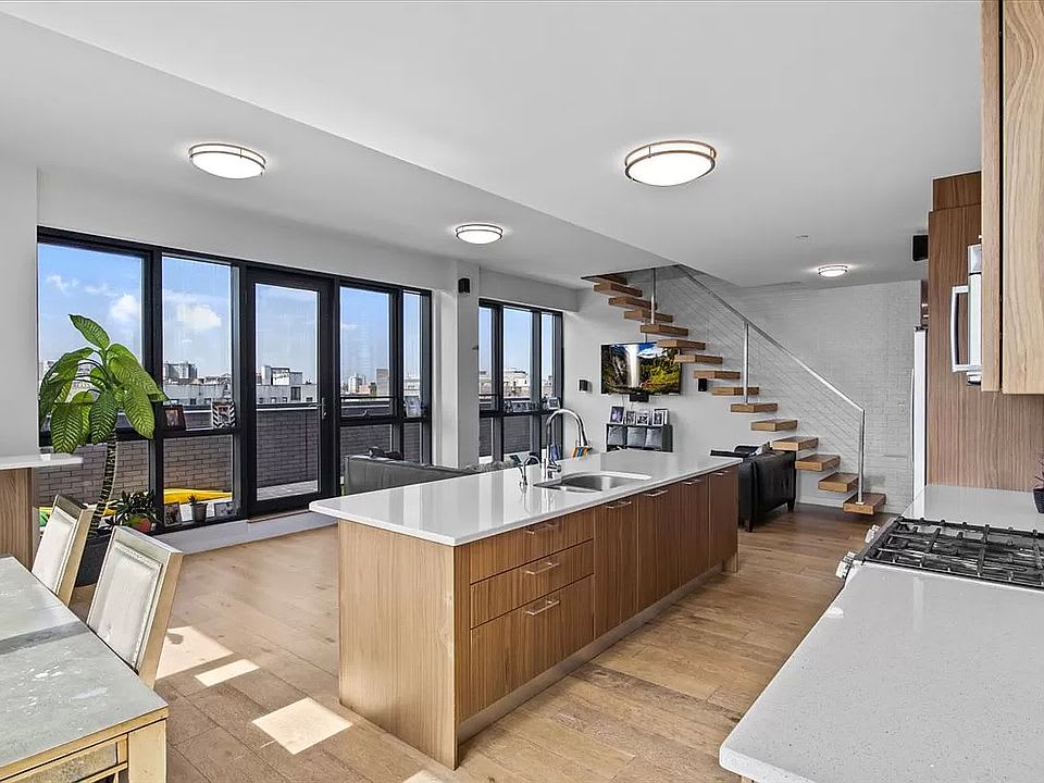 104 West End Ave Unit: PH1