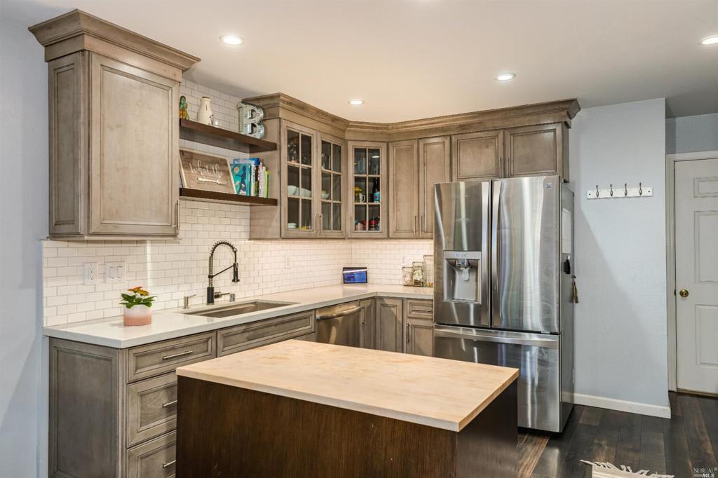 32 FREEDOM PL