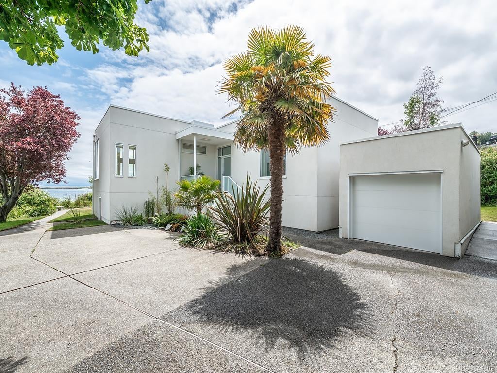 207 Beach Dr