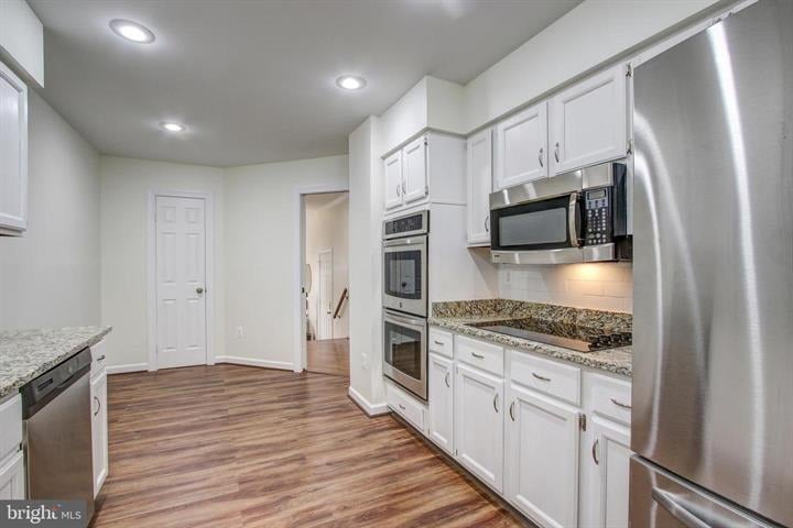 6262 Chaucer Ln