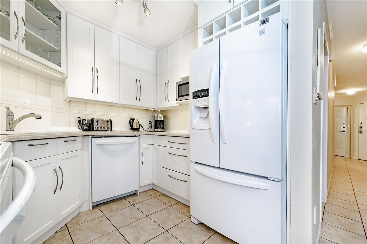 203-123 E 6th St