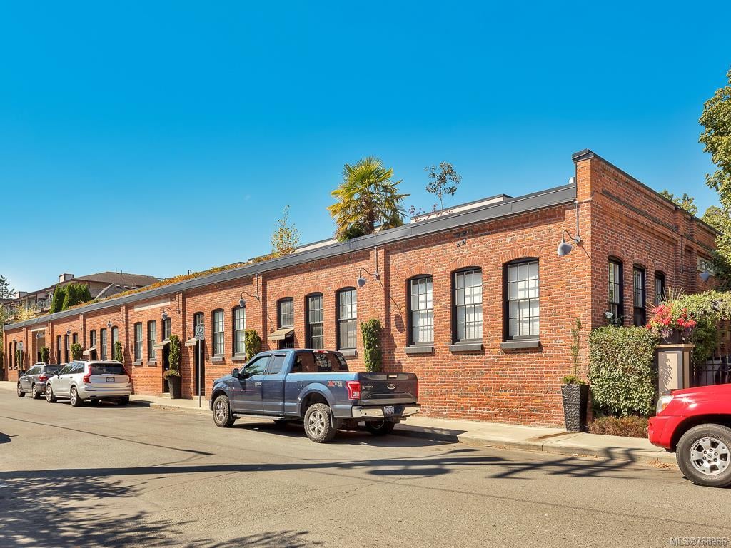 8-440 Parry St