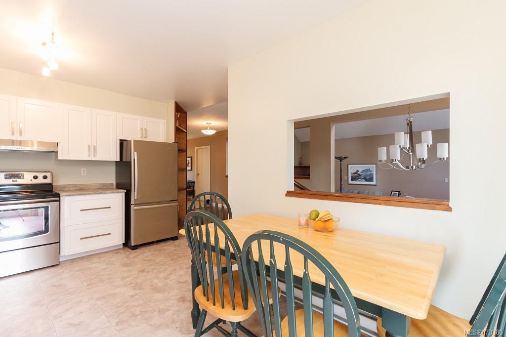1389 Vista Hts, Victoria