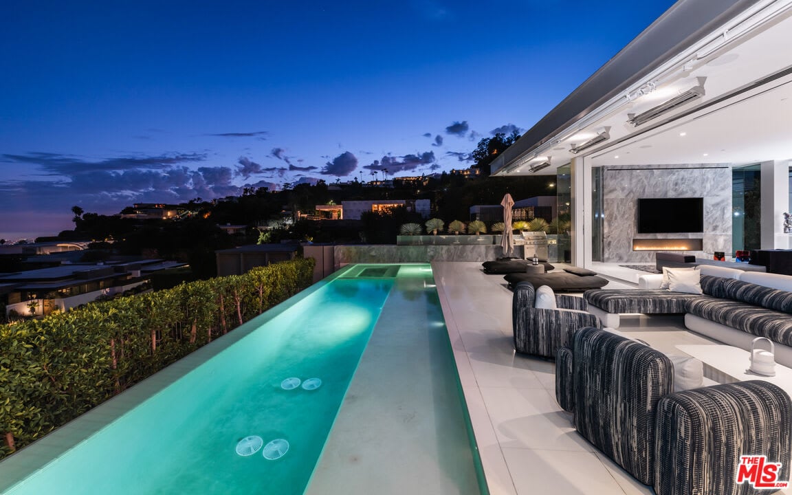 Velvet House