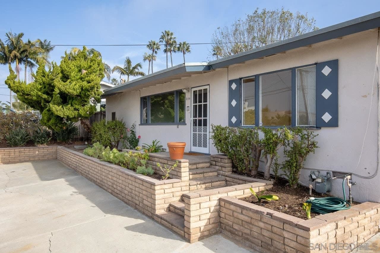 654 Glenmont Dr