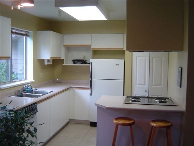 A108-40100 Willow Cres