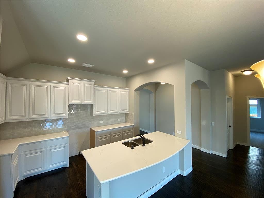 2106 Victoria Ln