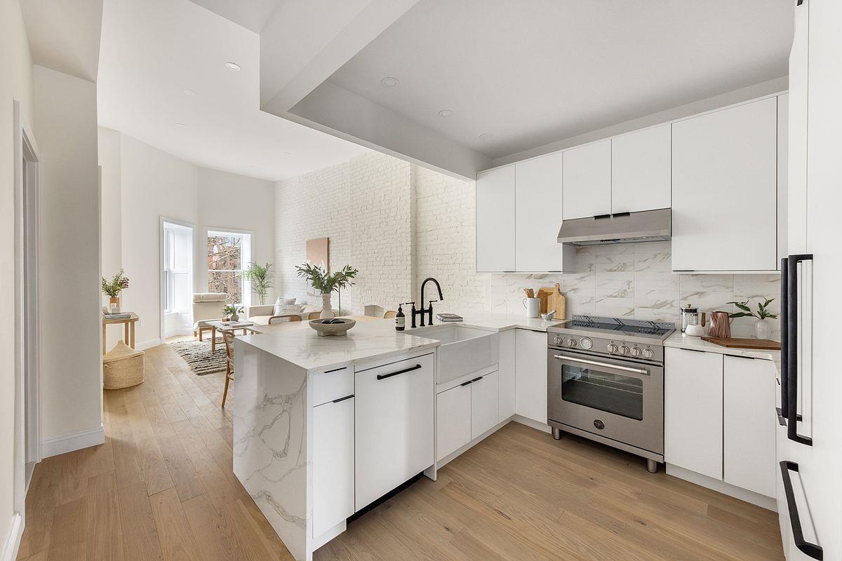 84 6th Avenue, Apt 4